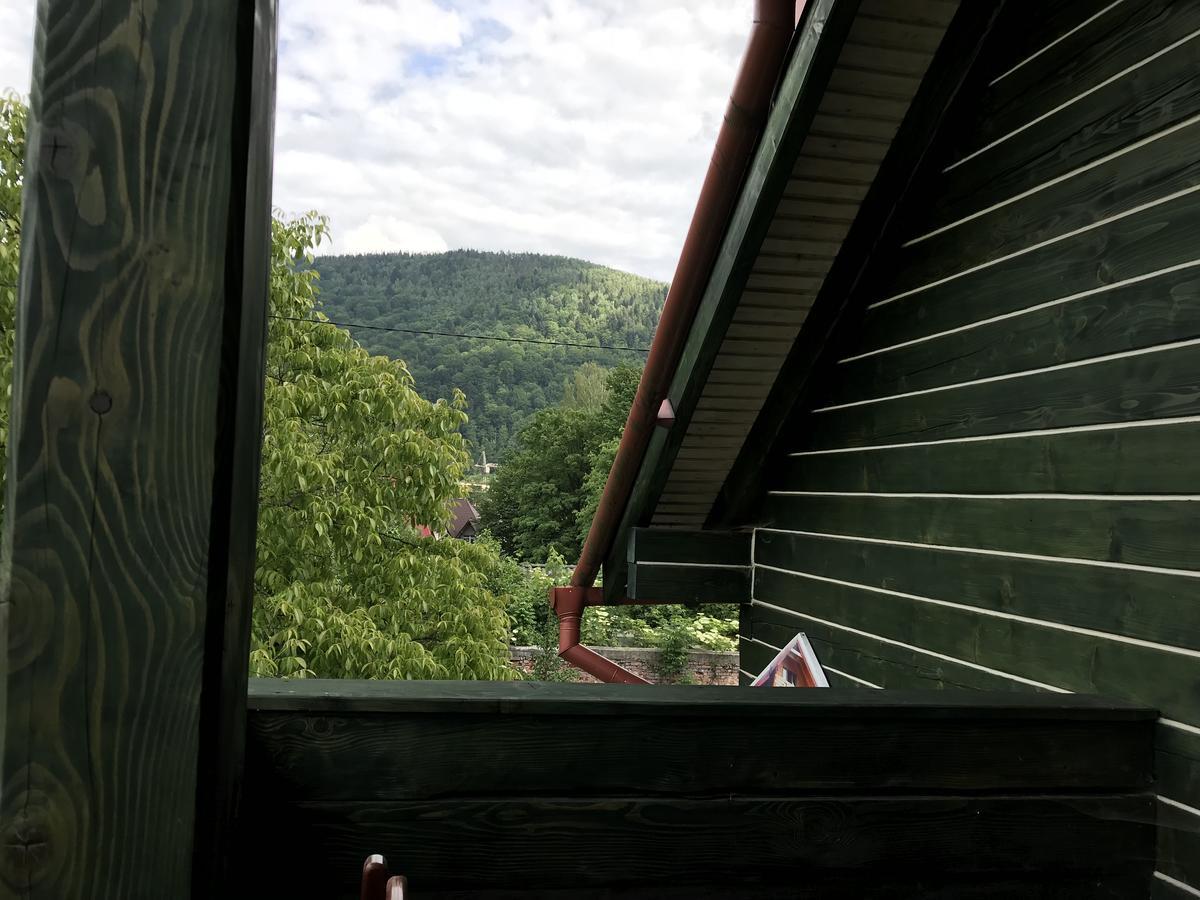 Cottage Shchaslyvyi Yaremche Exterior foto